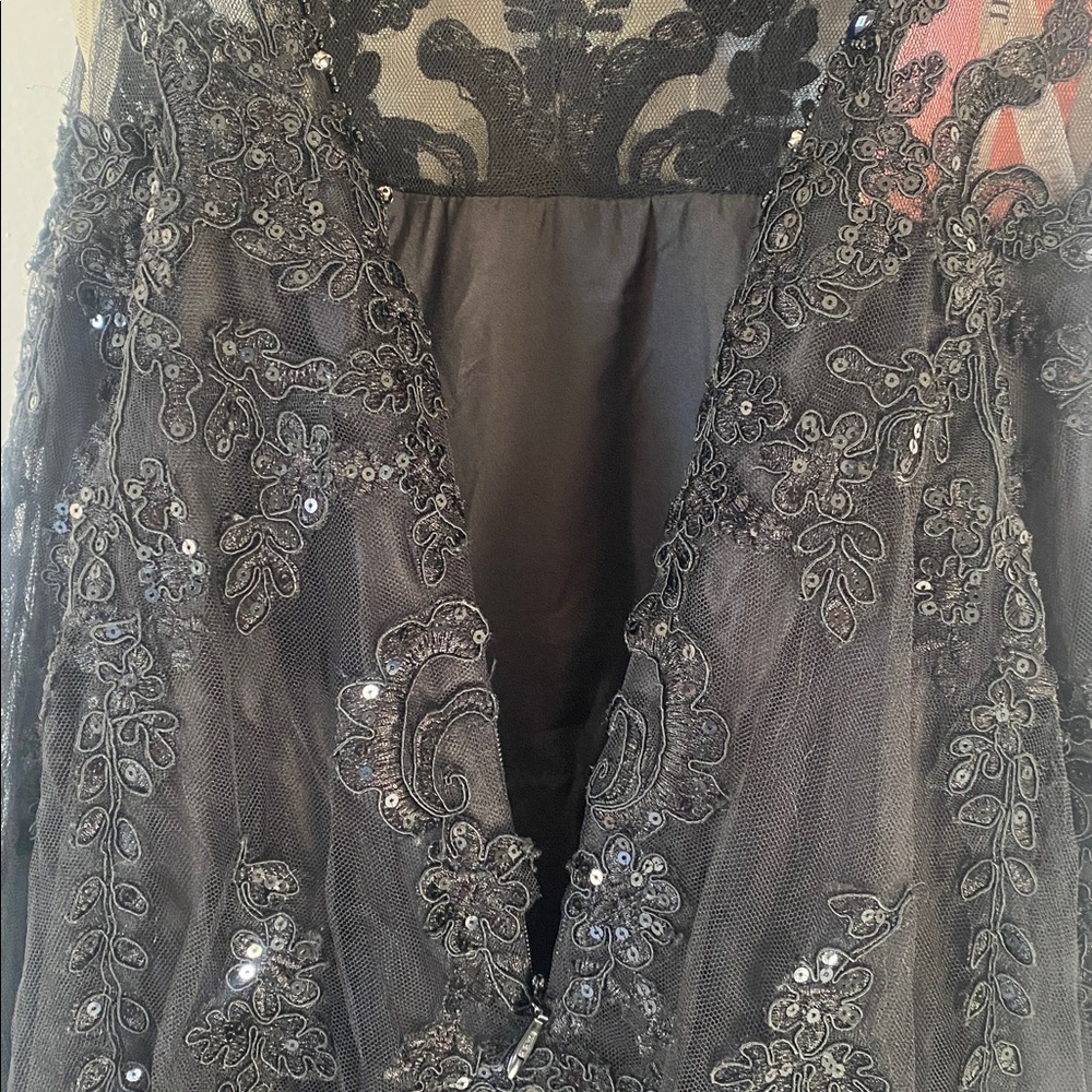 NWT BLACK SEQUIN LACE GOWN Size 4 BY JJS HOUSE - Picture 11 of 13